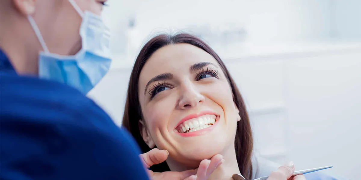 
                                                                                            Sonriendo en el extranjero: descubriendo los beneficios del tratamiento dental a través del turismo 
                                             